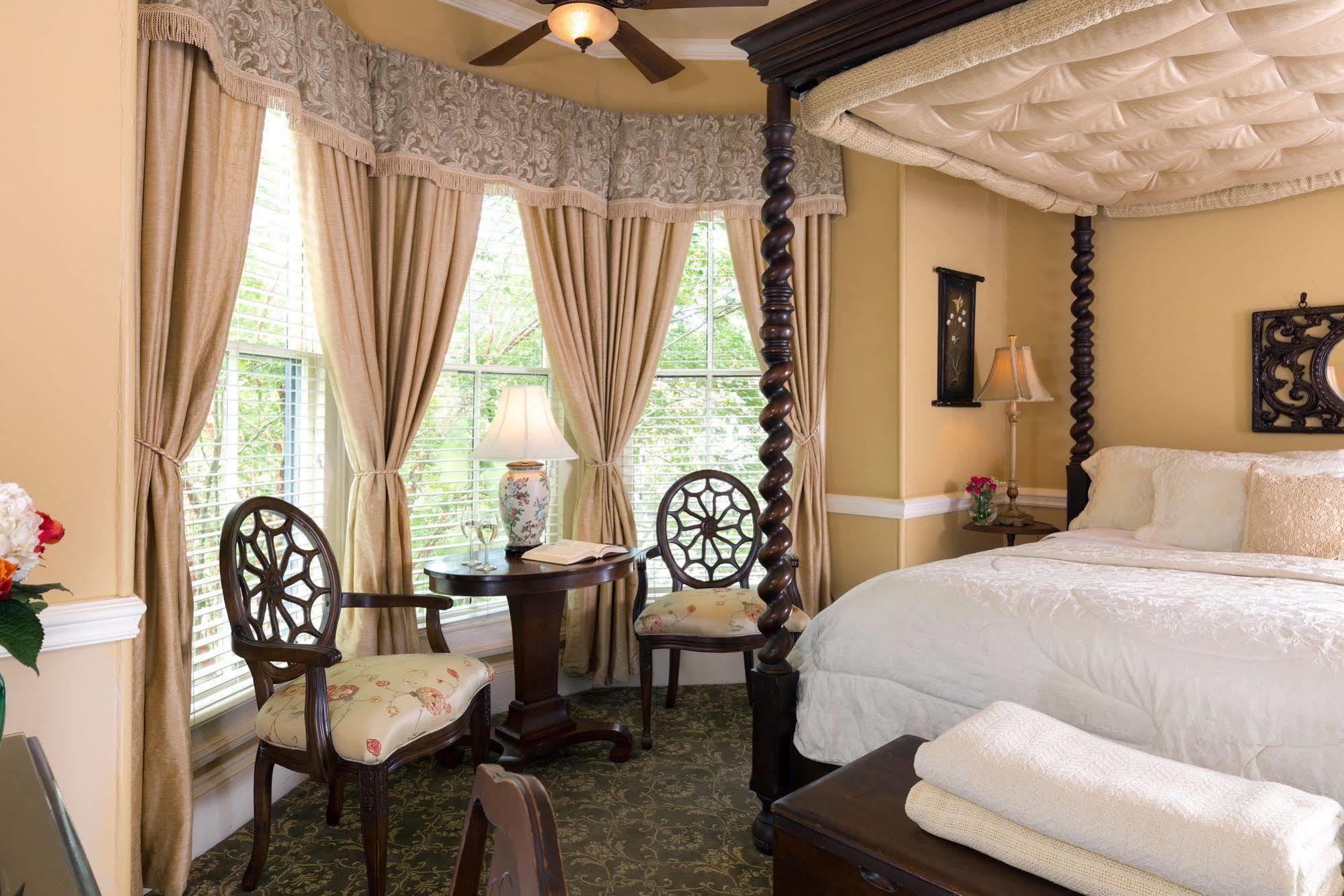 The Aerie Bed & Breakfast New Bern Exterior photo